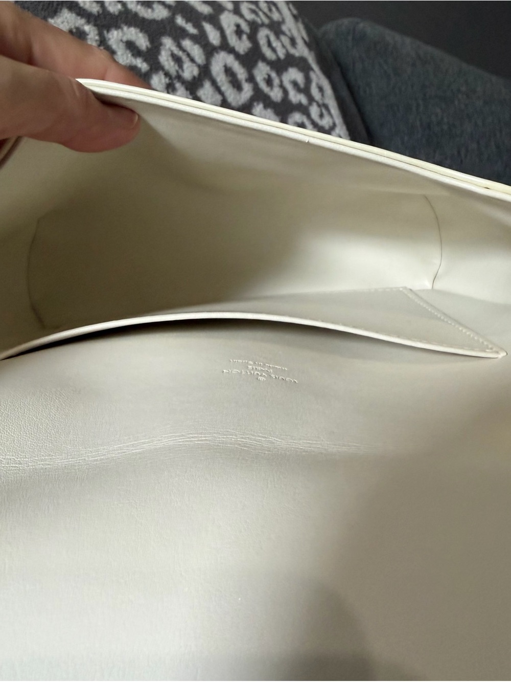 Louis Vuitton Cream Monogram Vernis Shoulder Bag with Tan Strap - Picture 8 of 8